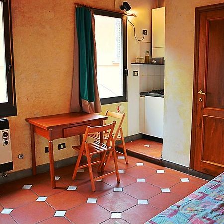 Alessandro'S Small Apartment Firenze Esterno foto